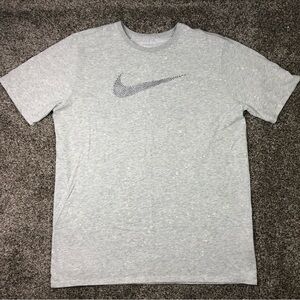 Nike Men’s Swoosh Gray Short Sleeve Shirt Size XL